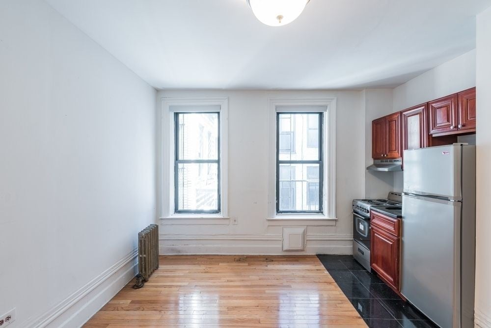 Primary Photo - 343 W 45th St