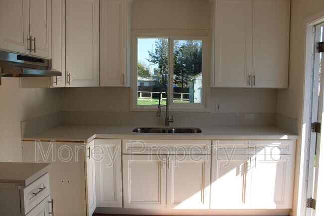 Building Photo - 1109 Del Mar Ave