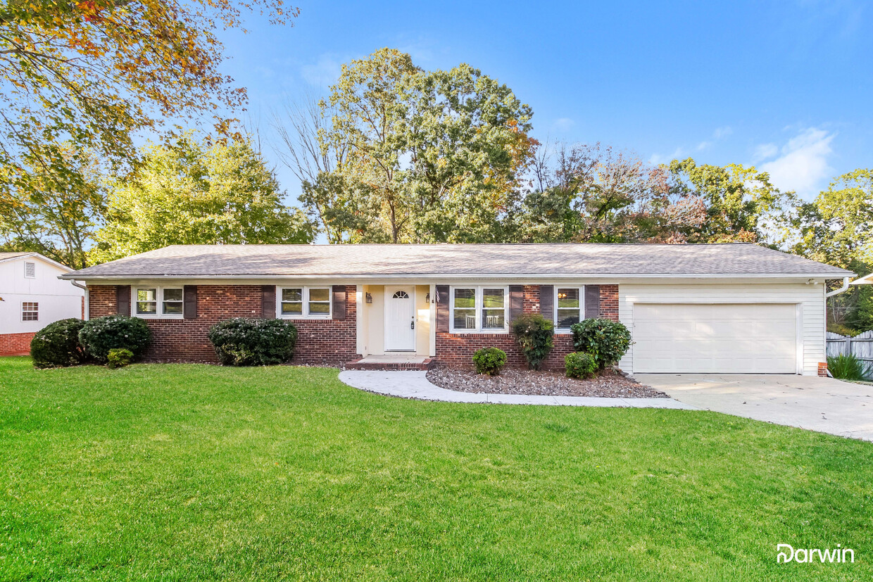 Foto principal - 3848 Briarwood Avenue, High Point, NC 27265