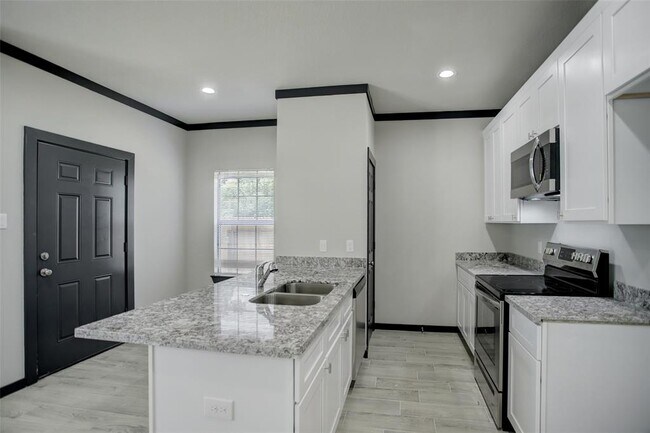 Building Photo - 8121 Claiborne St