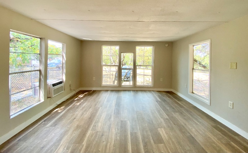 Primary Photo - 109 Harmons Way