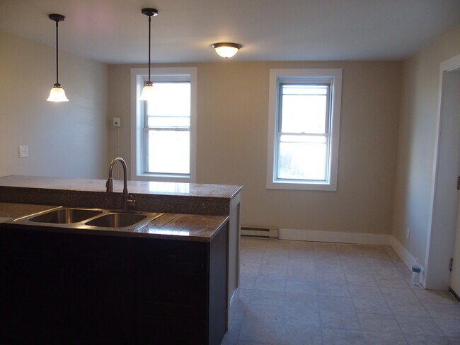 Building Photo - 523 N Lime St