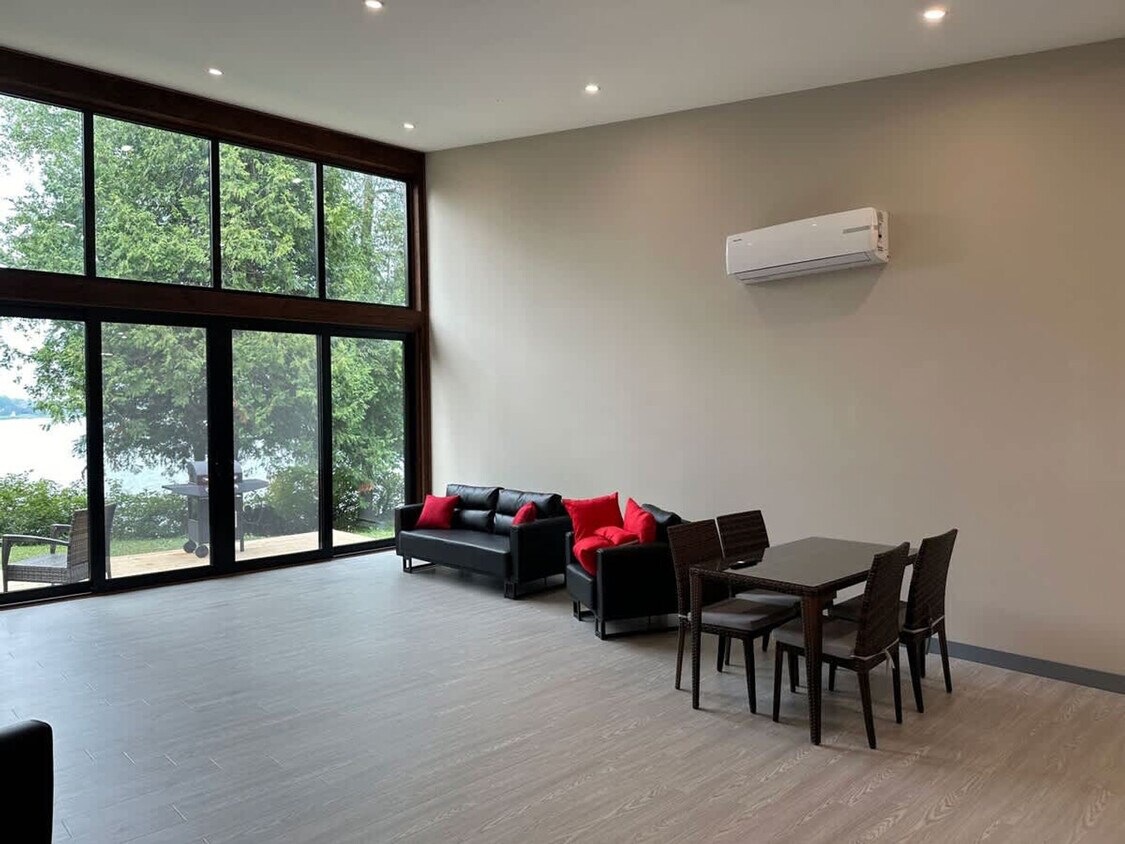 Primary Photo - 16 Englewood Ln