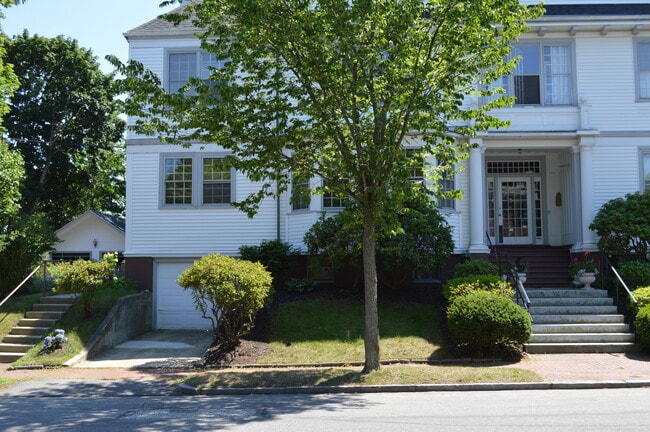 Building Photo - 72 Bowdoin St