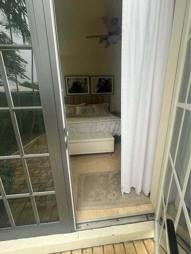 Building Photo - 505 SW 16th Ct