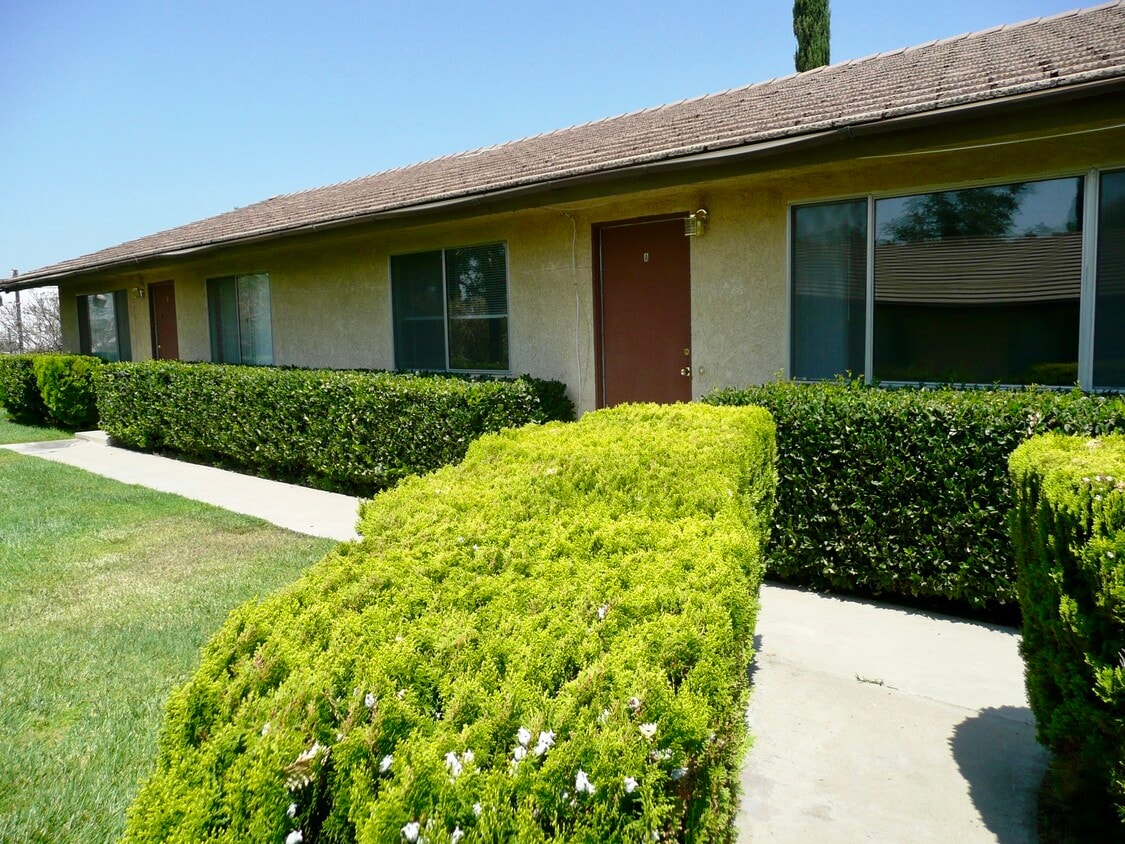 Primary Photo - 8454 Almond Ave