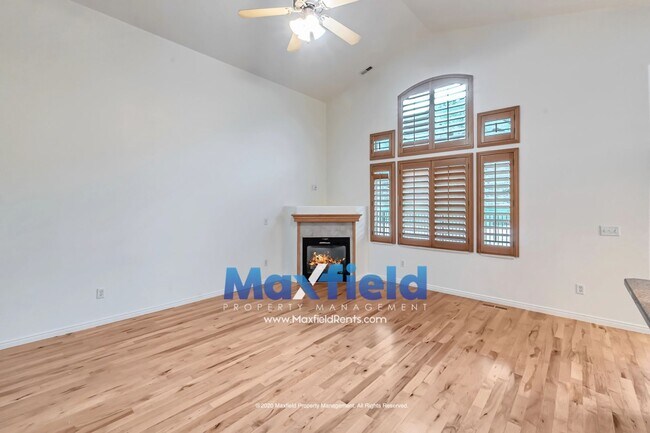 Foto del edificio - New Carpet and Paint - Cedar Hills Home wi...