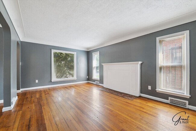Foto del edificio - $1250 3 bedroom bungalow