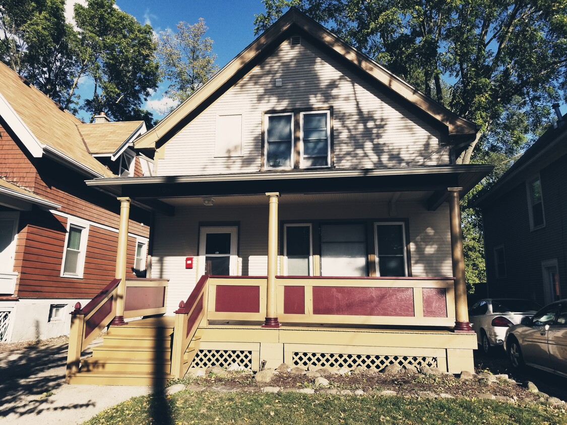 Primary Photo - 109 S Randall Ave