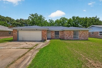 Building Photo - 2013 Long Dr