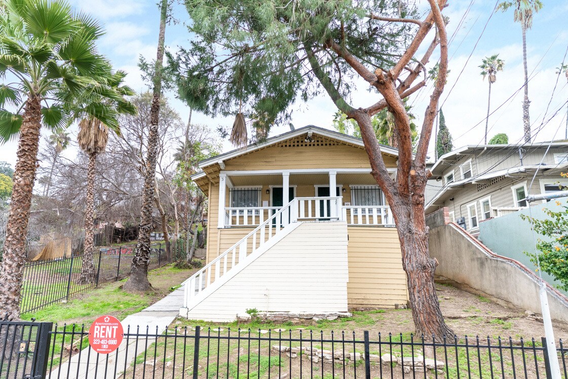 Foto principal - 3103 W Sunset Blvd