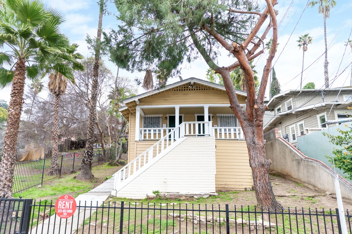 Primary Photo - 3103 W Sunset Blvd