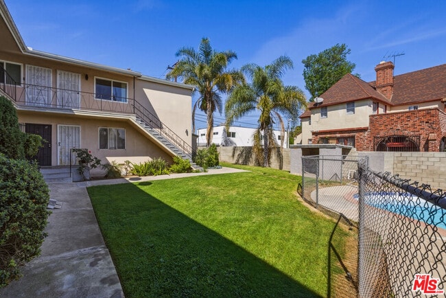 Building Photo - 5117 Crenshaw Blvd