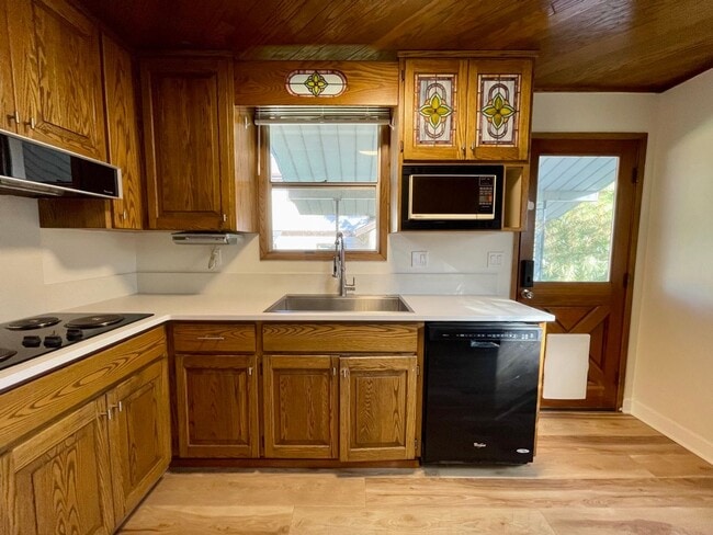 Foto del edificio - 2+ Bed / 1 Bath Charming House (with basement) in Sellwood