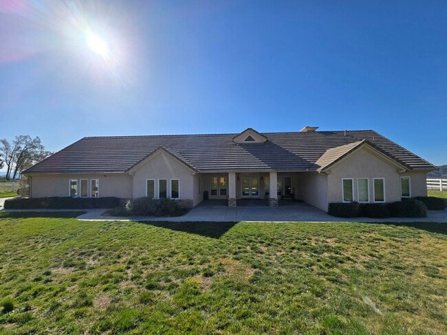 Foto del edificio - Private Country Living!!!