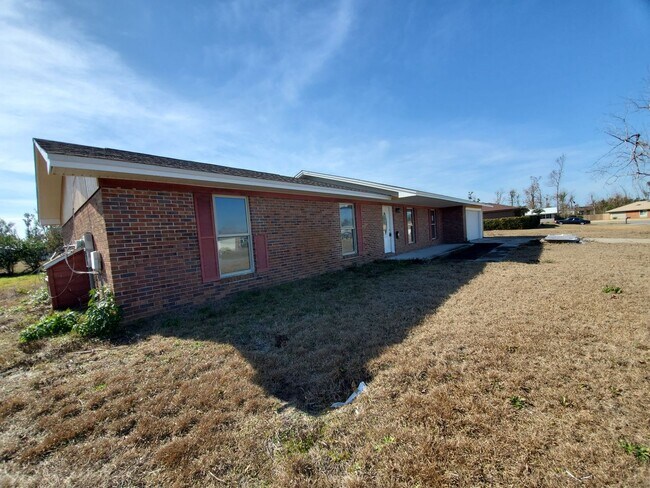 Building Photo - Updated 3 BR|2 BA Home Near TAFB!