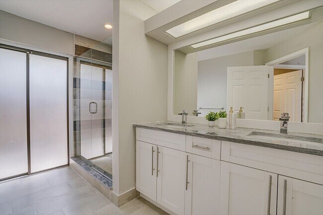Foto del edificio - 13834 Geranium Pl