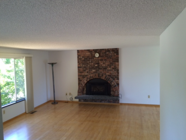 Foto del edificio - Spacious 4 Bed 3 Bath Kirkland Home with A...