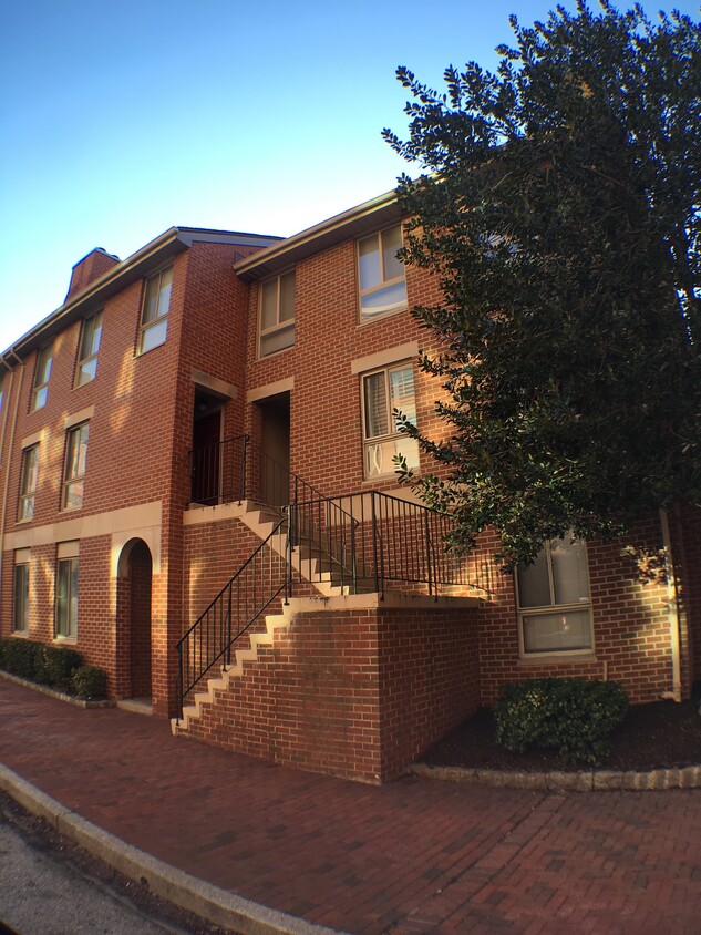Primary Photo - 606 S Charles St