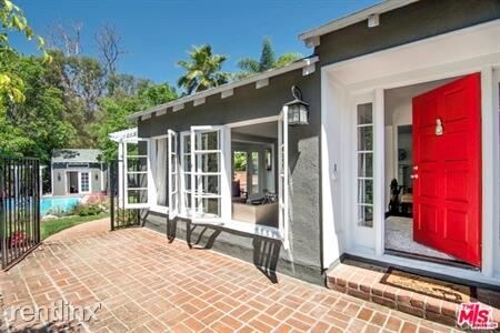 Building Photo - 3 br, 3 bath House - 4735 Tyrone Ave