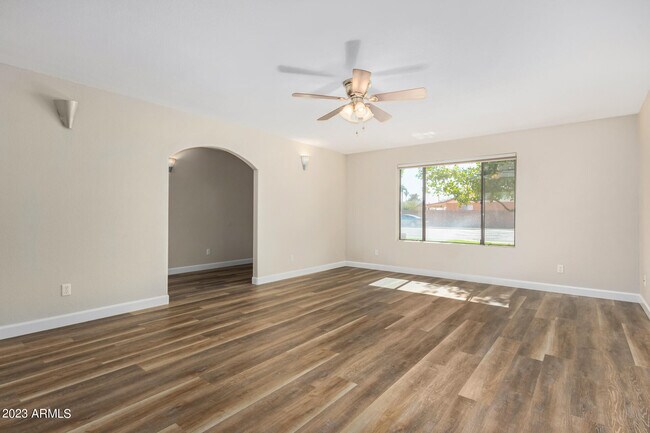 Building Photo - 1346 W 13th St