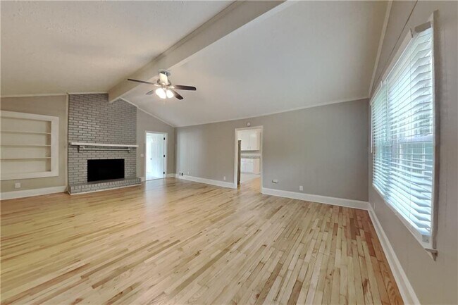 Foto del edificio - 605 Huckleberry Rd