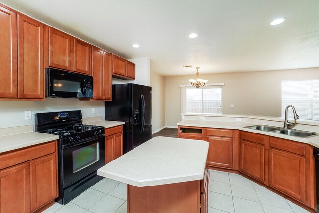 Building Photo - 8220 Crescent Moon Dr