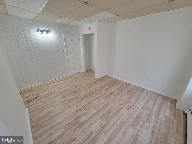 Building Photo - 23 E Chestnut St