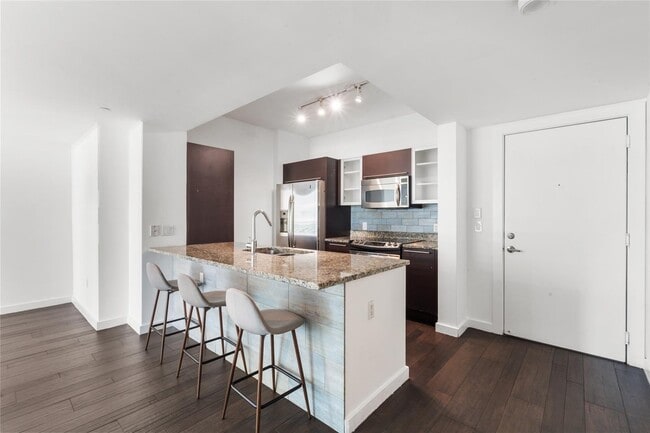 Building Photo - 951 Brickell Ave