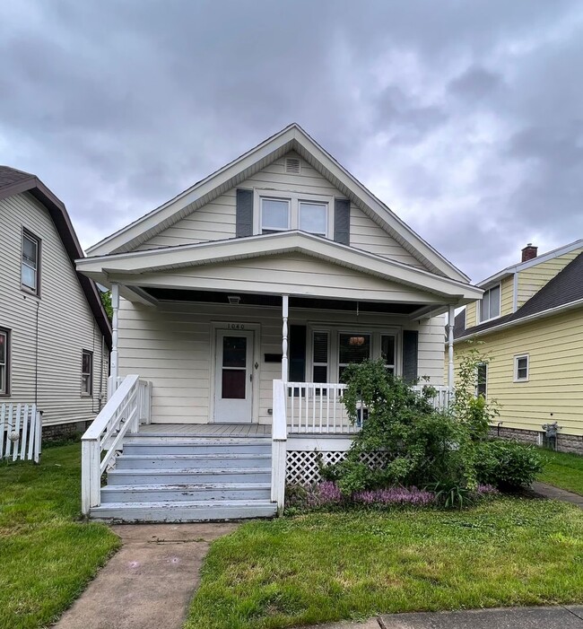 Building Photo - Large Four Bedroom Home!
