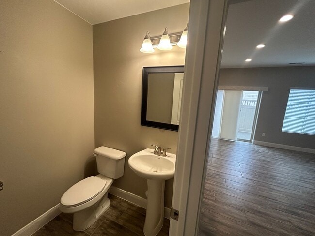 Building Photo - Cedar City Townhome!