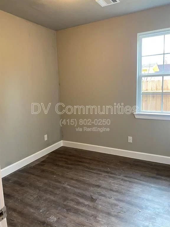 Building Photo - "Charming 3-Bedroom Home in Rosenberg with 2 Full Baths and 1,400 Sq Ft of Comfortable Living Spa...