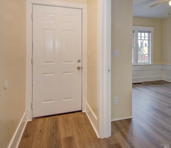 Foto del edificio - 1617 Georgia St