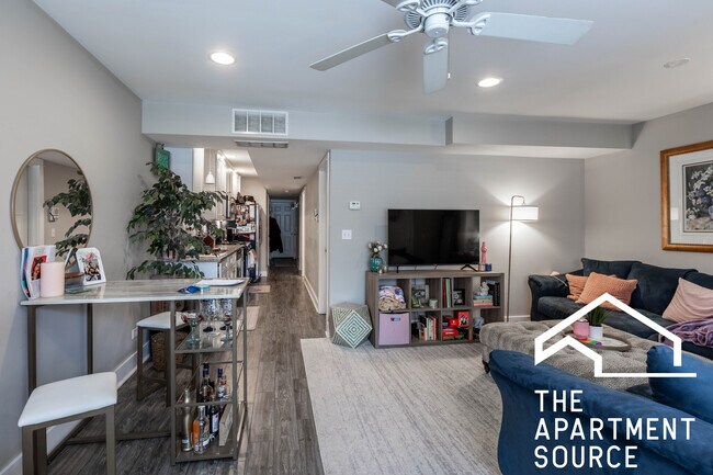 Foto del edificio - 2449 N Ashland Ave