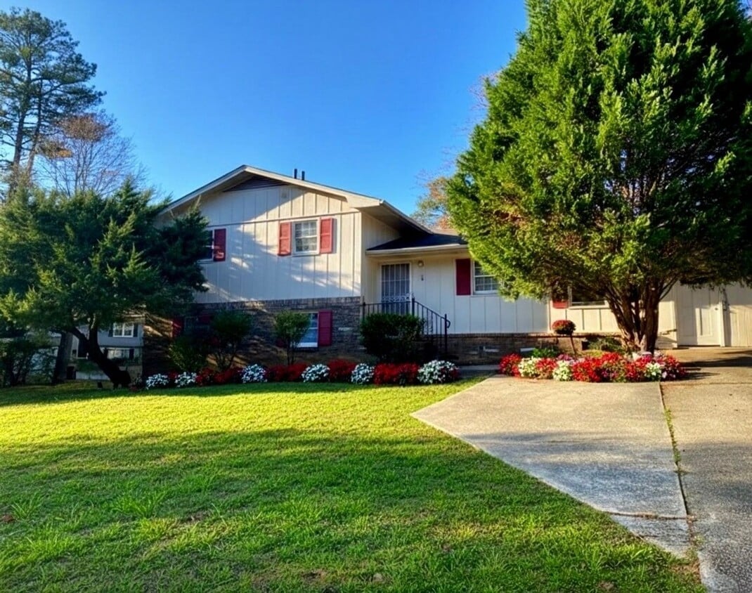 Building Photo - 6433 Valley Brook Dr