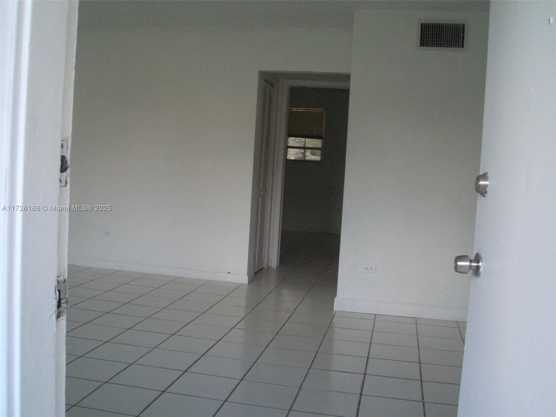 Foto del edificio - 9760 SW 184th St