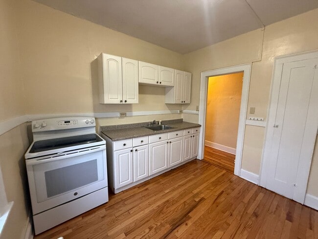 Building Photo - 851-853-853 Wethersfield Ave