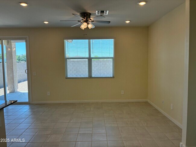 Foto del edificio - 17557 W Madison St