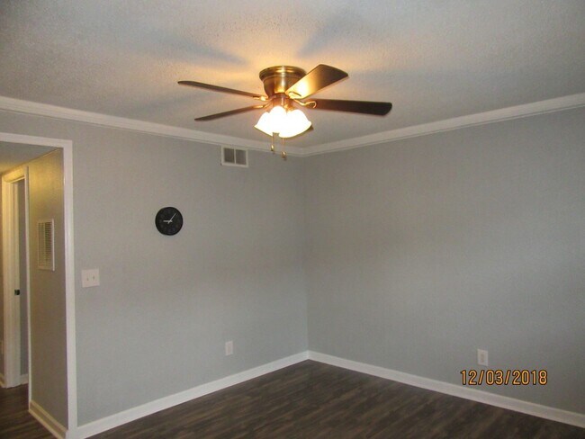 Building Photo - 4150 Horseshoe Rd N
