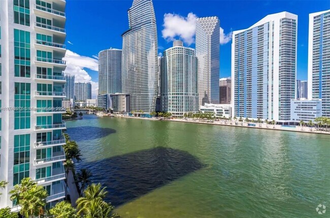 Building Photo - 888 Brickell Key Dr