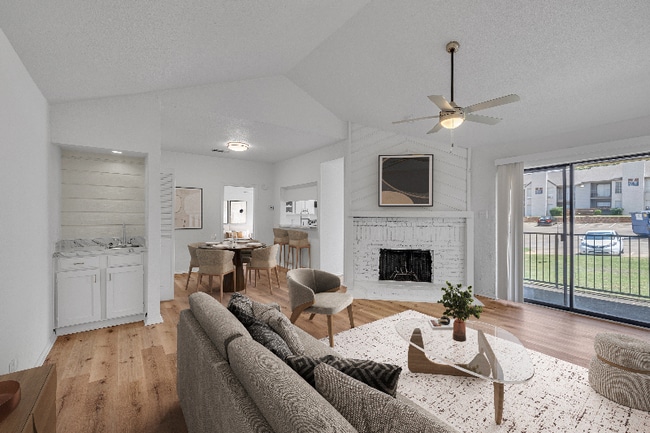 Building Photo - 6026 Stoneybrook Dr