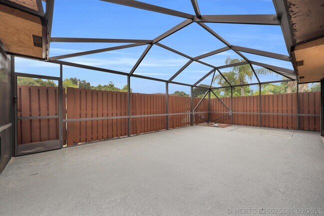 Foto del edificio - 5857 SE Windsong Ln