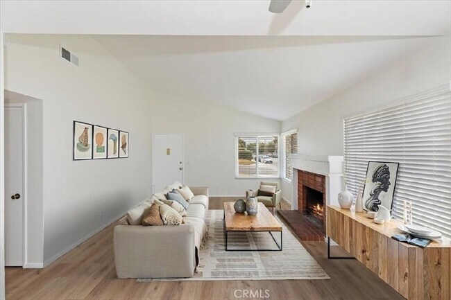 Foto del edificio - 14941 Doheny Cir