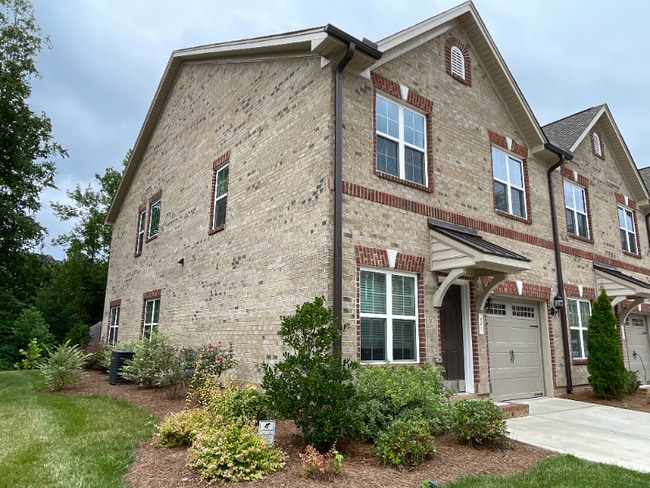 Building Photo - 833 Silver Leaf Dr