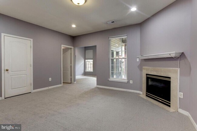 Building Photo - 13110 Park Crescent Cir