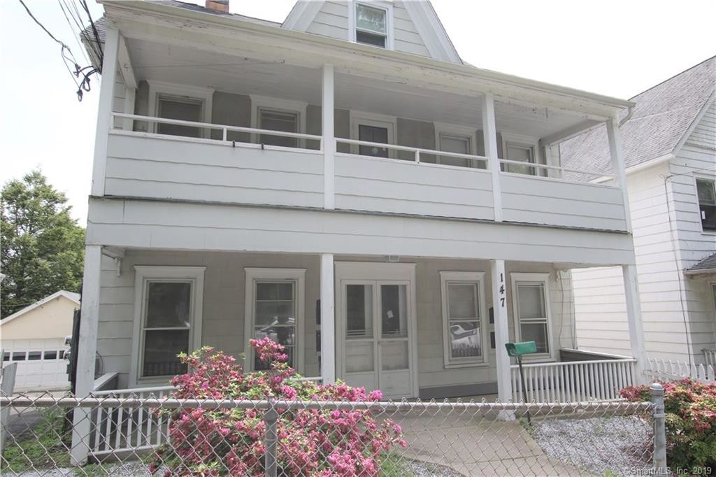 Primary Photo - 147 Davis Ave