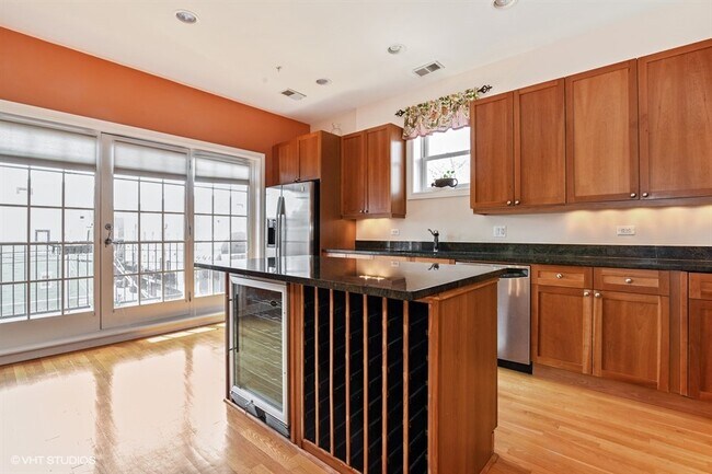 Foto del edificio - 608 Hinman Ave