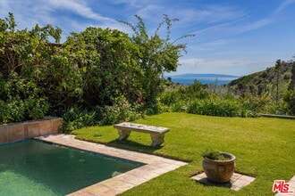 Building Photo - 1336 Bienveneda Ave