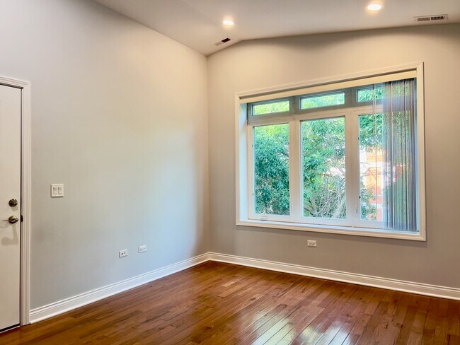 Foto del edificio - 3136 S Shields Ave