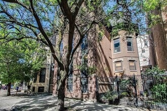 Building Photo - 1011 N La Salle Dr